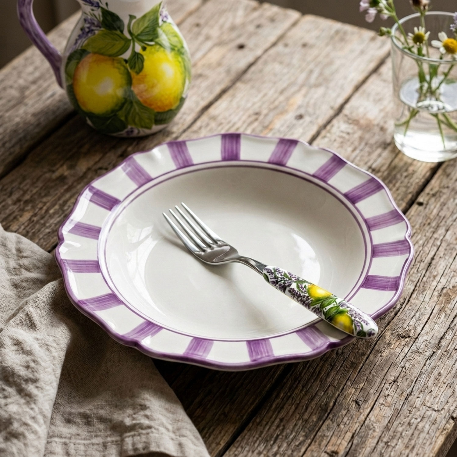Gabel mit zitronen und lavendel